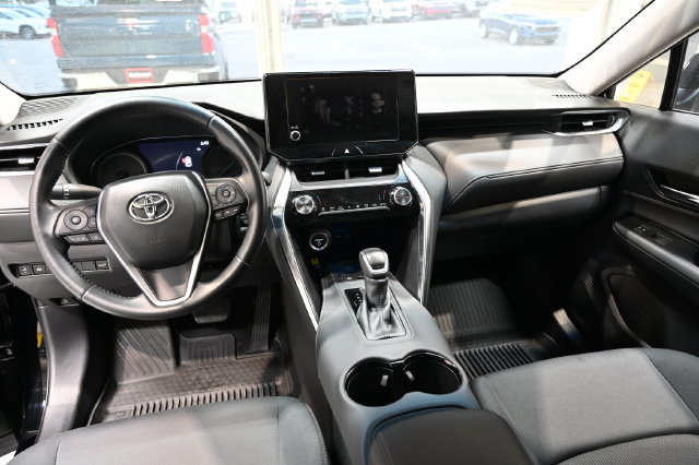 Used 2023 Toyota Venza LE AWD/4WD image 12