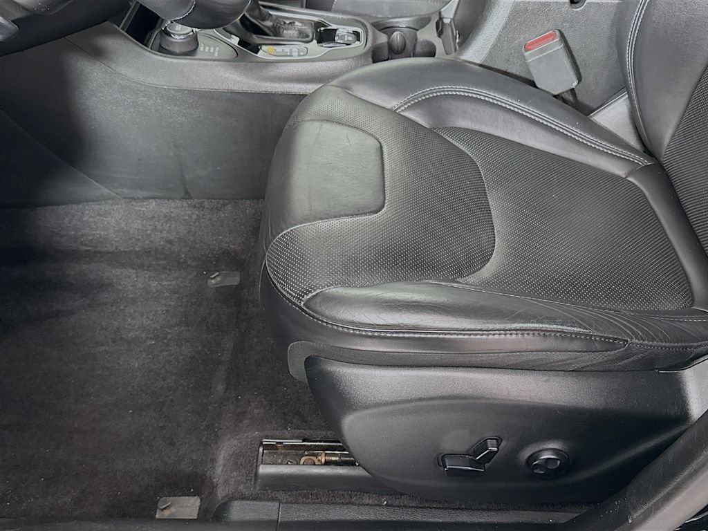 Used 2019 Jeep Cherokee Limited AWD/4WD image 14