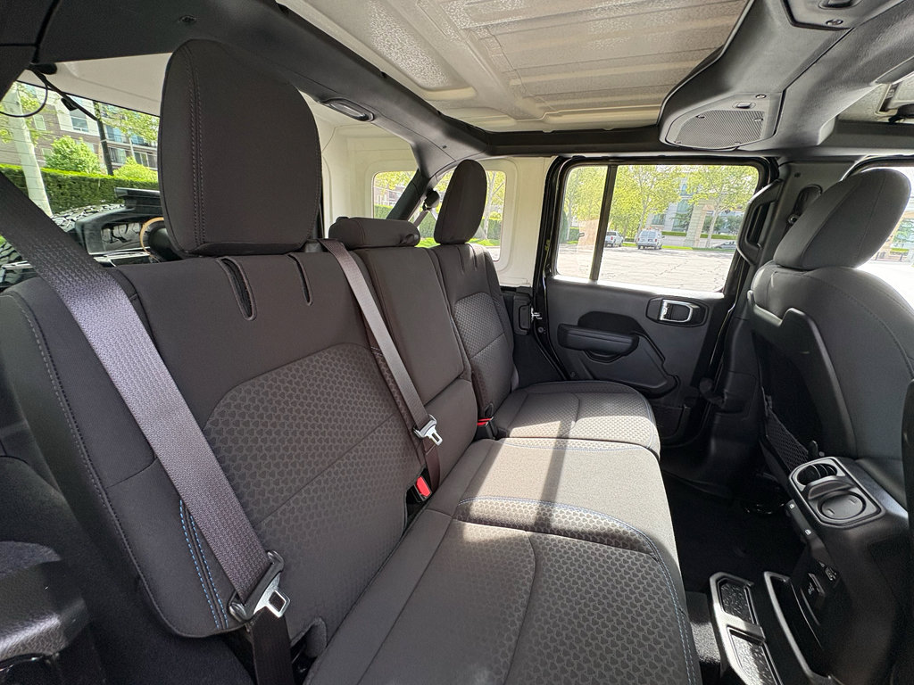 Used 2025 Jeep Wrangler Unlimited Rubicon 4xe w/ Safety Group AWD/4WD image 25