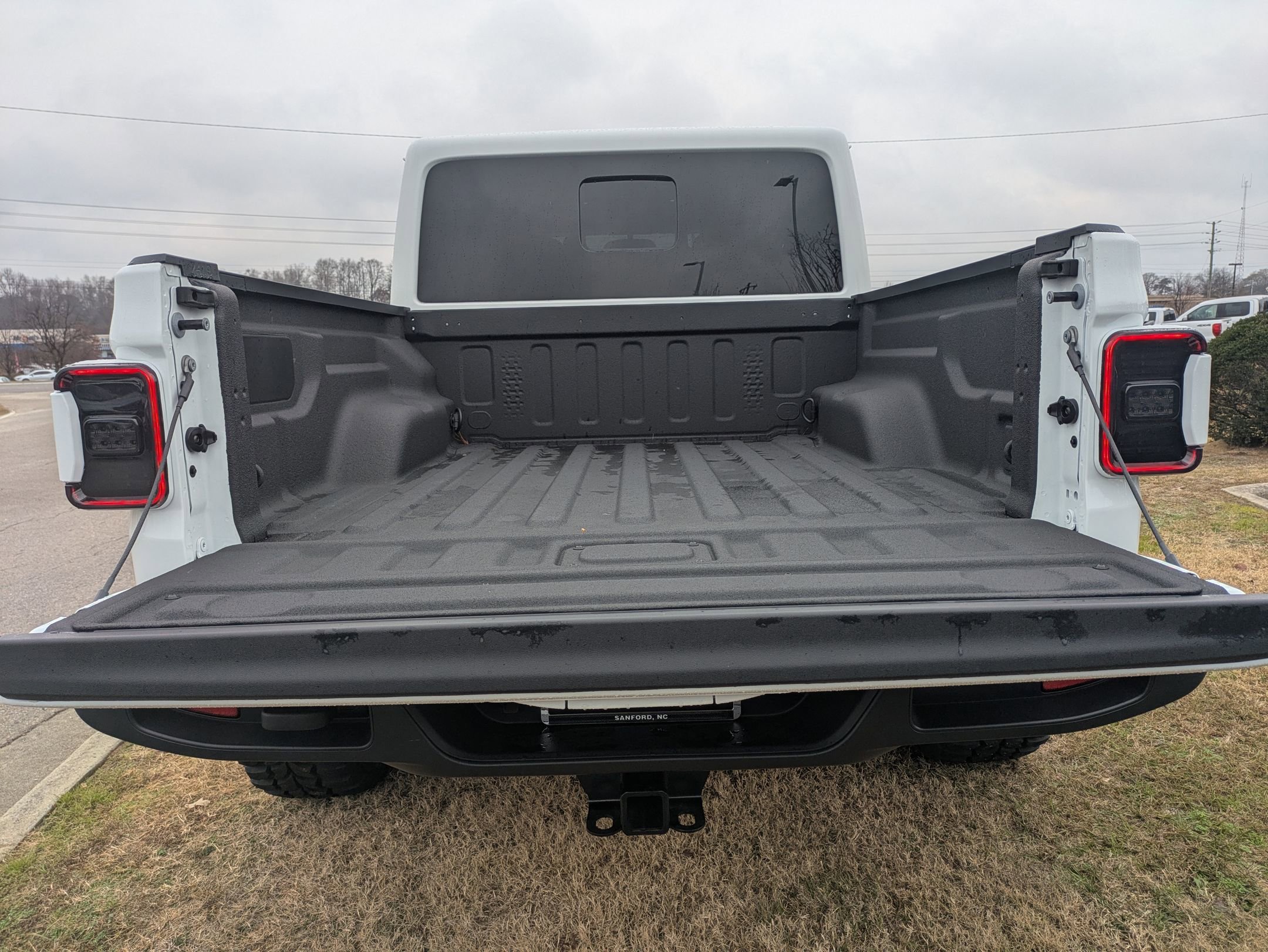 Used 2025 Jeep Gladiator Sport image 25