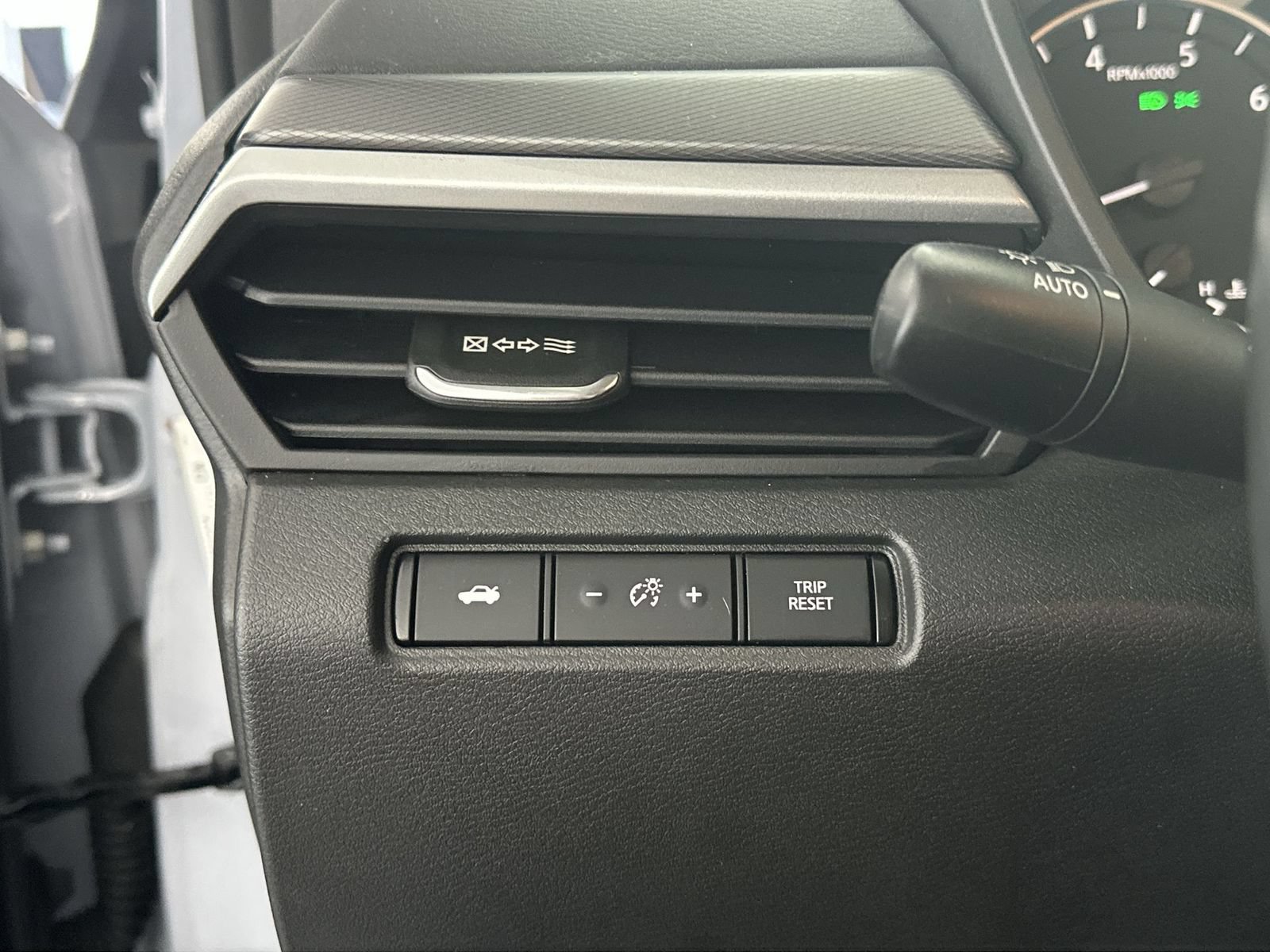 Used 2024 Nissan Altima 2.5 SR FWD image 18