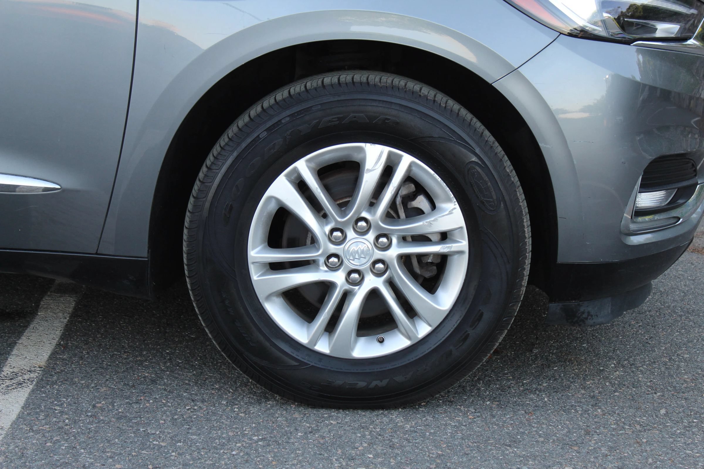 Used 2019 Buick Enclave Essence AWD/4WD image 35