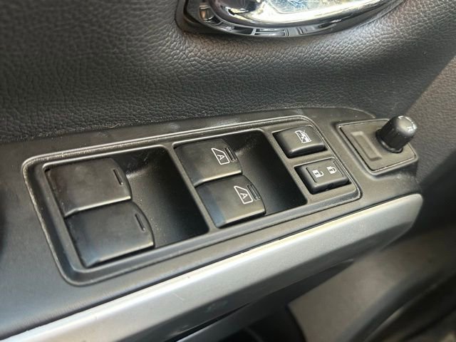 Used 2023 Nissan Titan SV w/ SV Convenience Package image 18