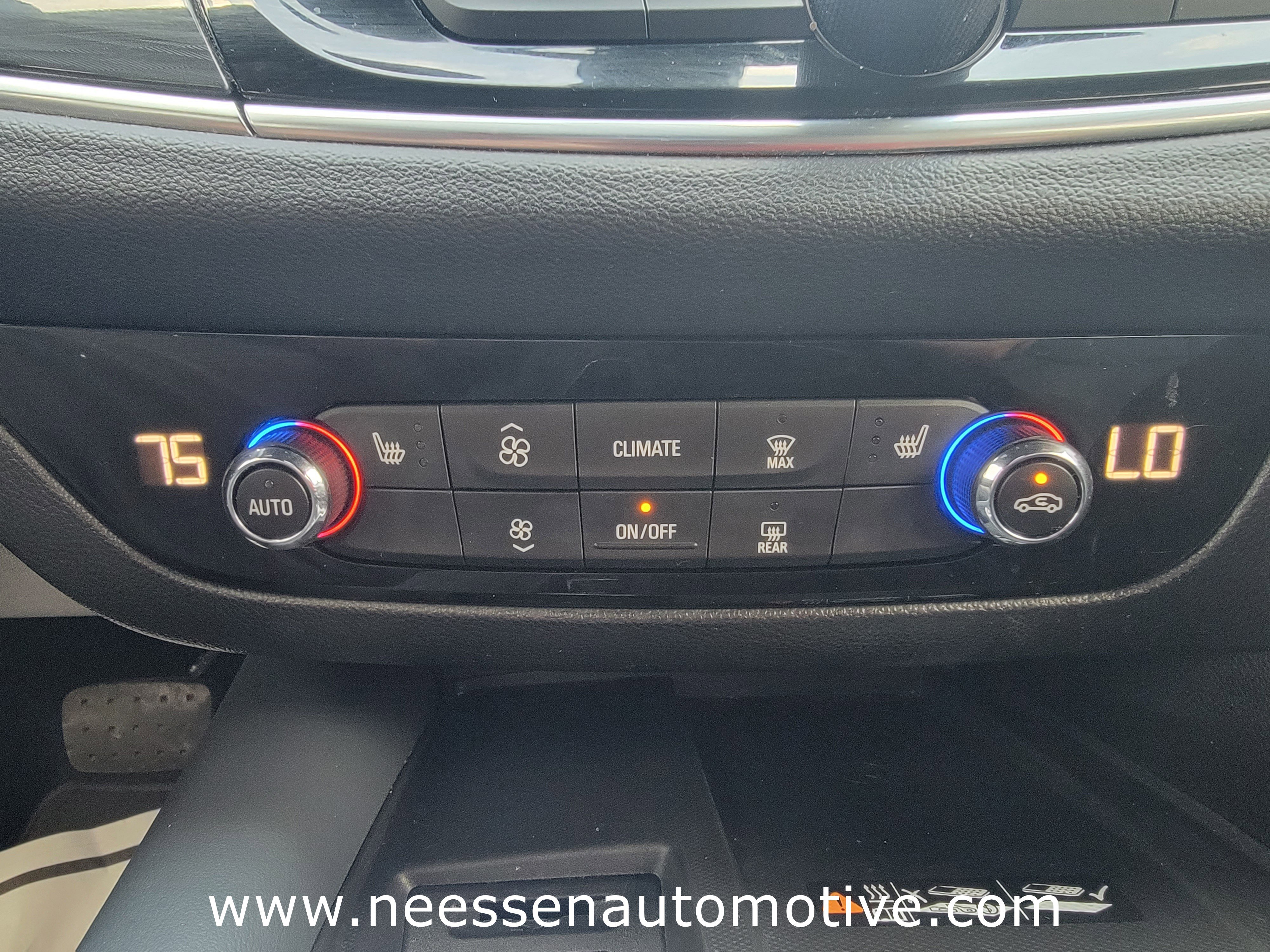 Used 2023 Buick Enclave Essence image 26