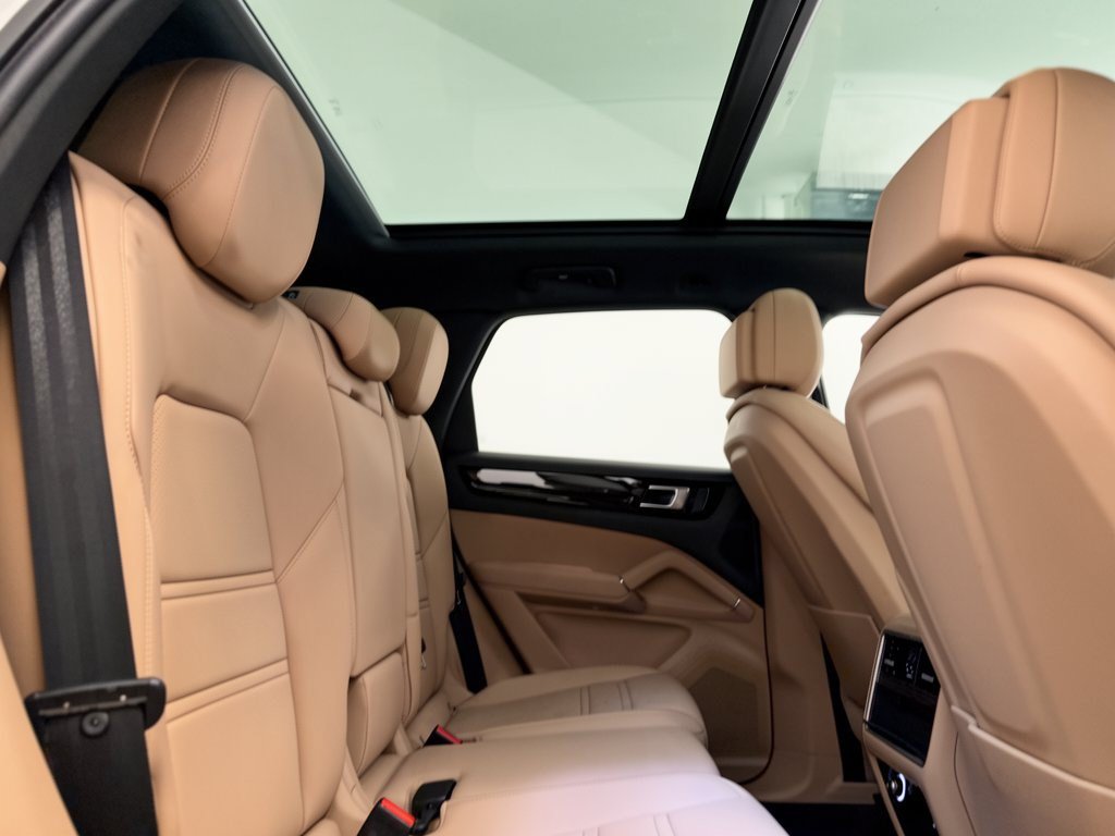 Used 2023 Porsche Cayenne AWD/4WD image 29