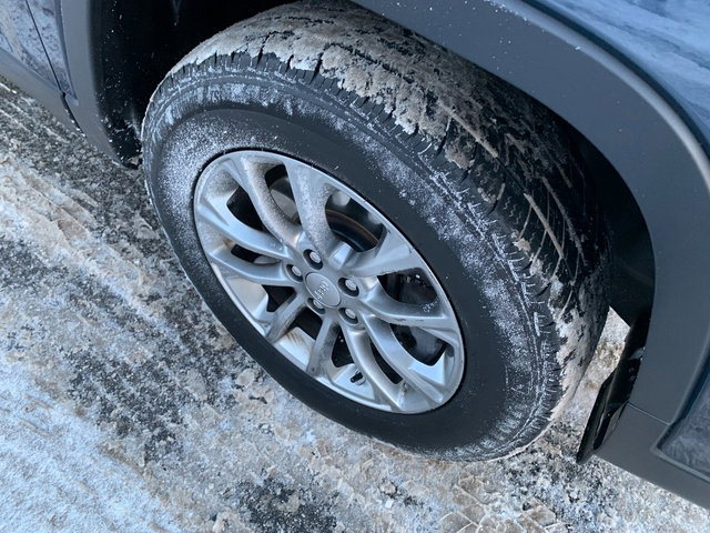 Used 2020 Jeep Cherokee Latitude Plus w/ Comfort/Convenience Group image 9