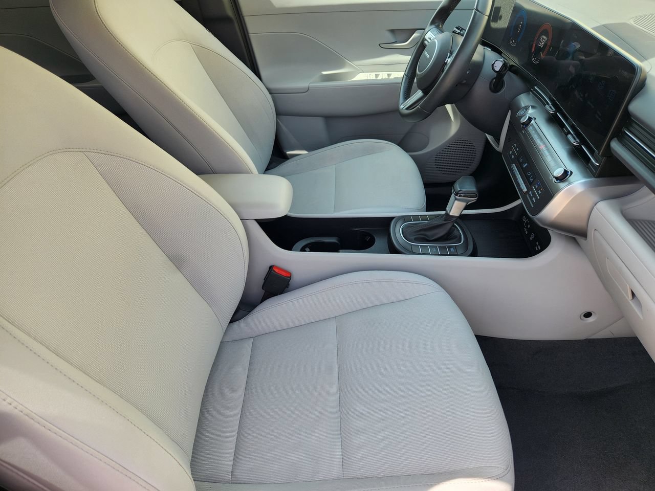 Used 2025 Hyundai Kona SEL FWD image 11