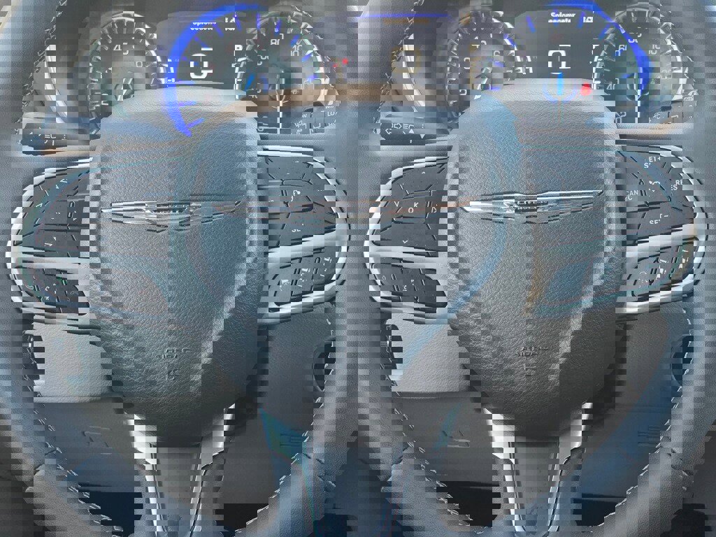 Used 2024 Chrysler Pacifica Touring-L image 16