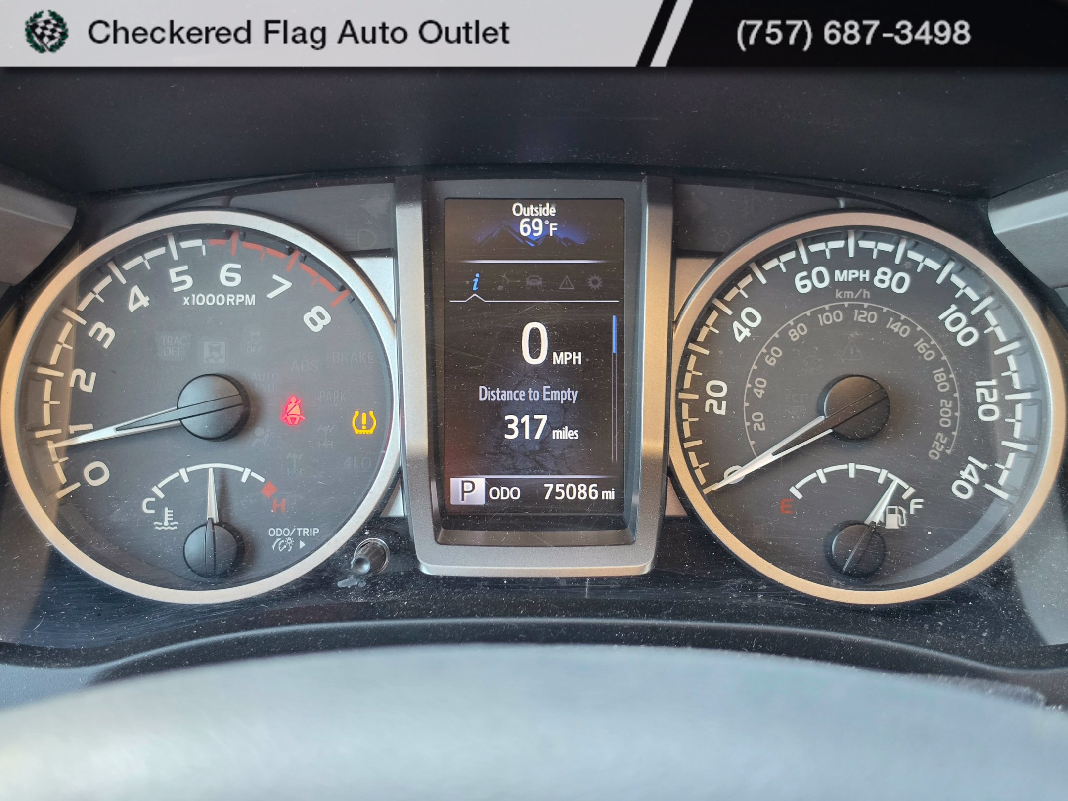 Used 2017 Toyota Tacoma SR5 w/ SR5 Appearance Package (SM) AWD/4WD image 13