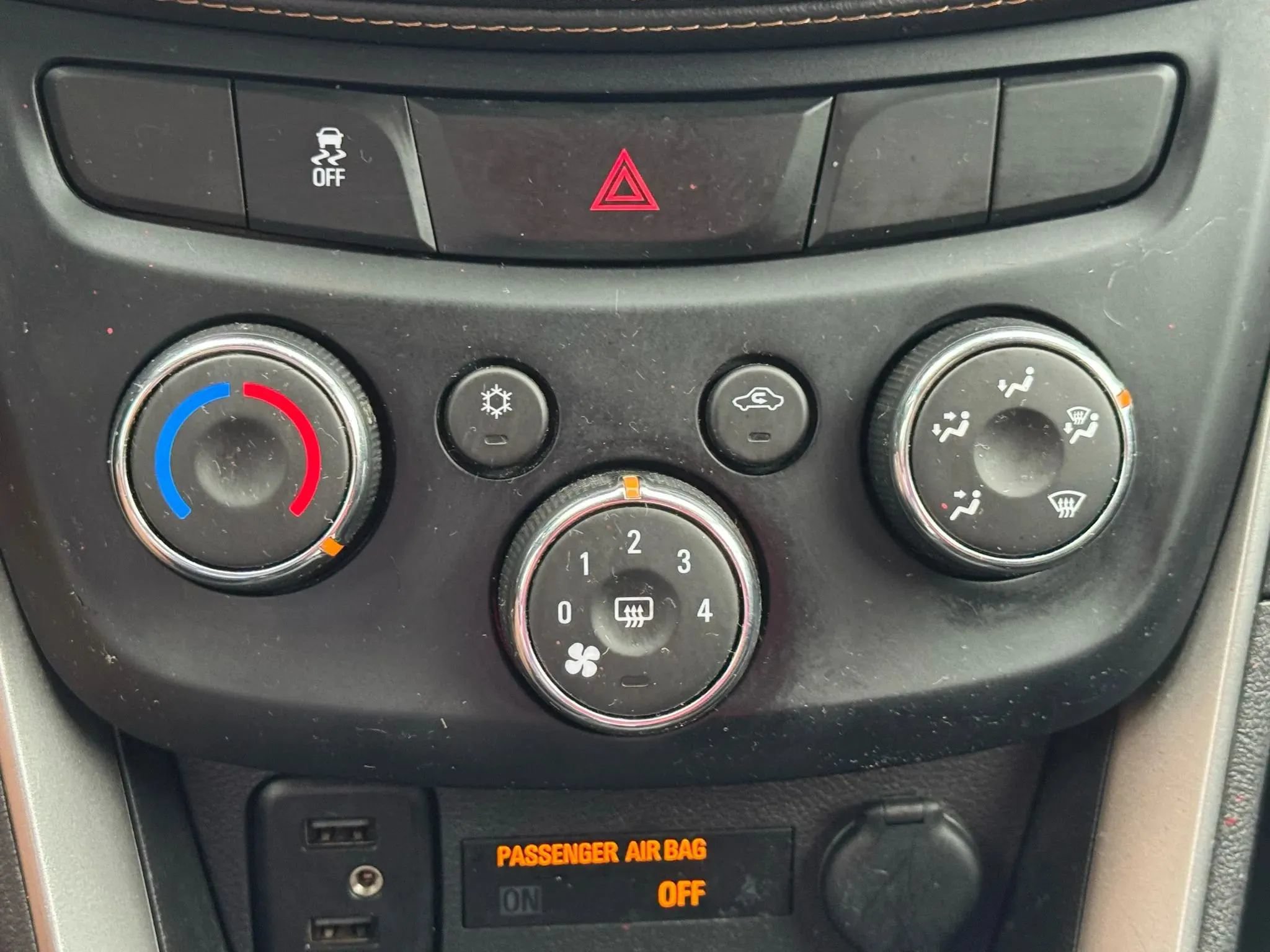 Used 2020 Chevrolet Trax LT AWD/4WD image 21