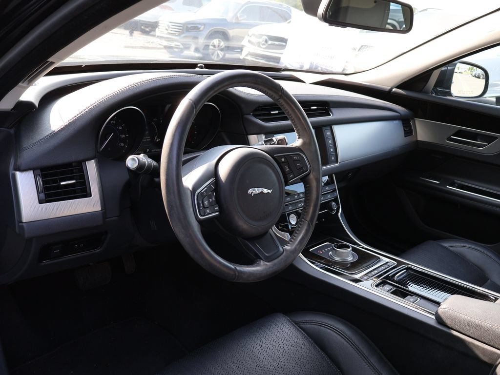 Used 2016 Jaguar XF Prestige AWD/4WD image 14