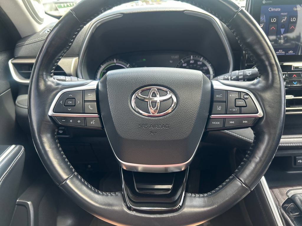 Certified 2021 Toyota Highlander Limited AWD/4WD image 17
