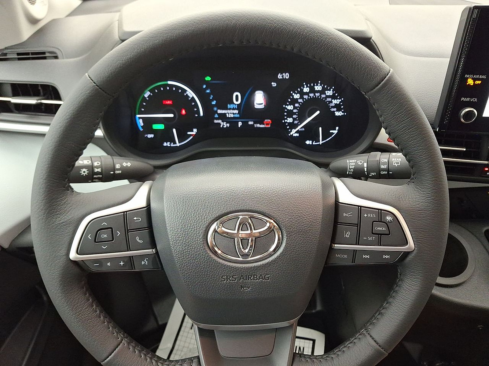 Used 2025 Toyota Sienna XLE w/ XLE Plus Package FWD image 25