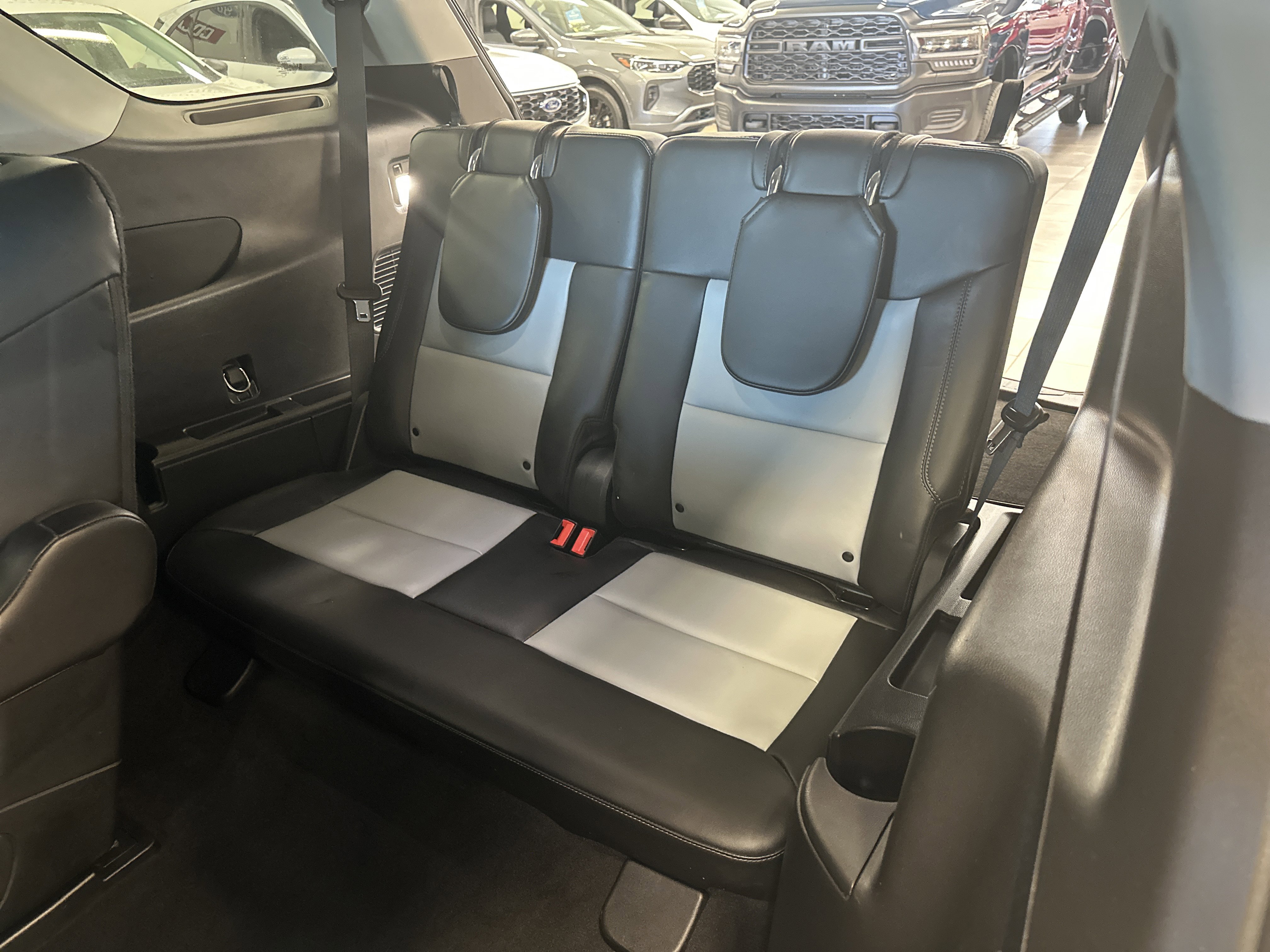 Certified 2022 Ford Explorer XLT w/ Equipment Group 202A image 6