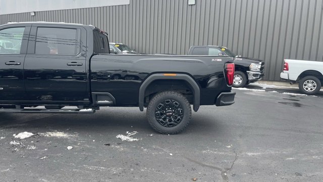 Used 2024 GMC Sierra 2500 SLT w/ SLT Premium Package image 3