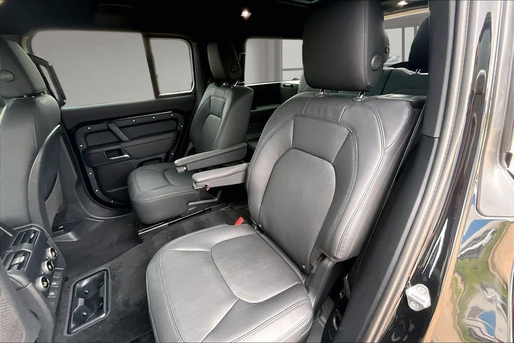 Used 2025 Land Rover Defender 130 X-Dynamic SE AWD/4WD image 26