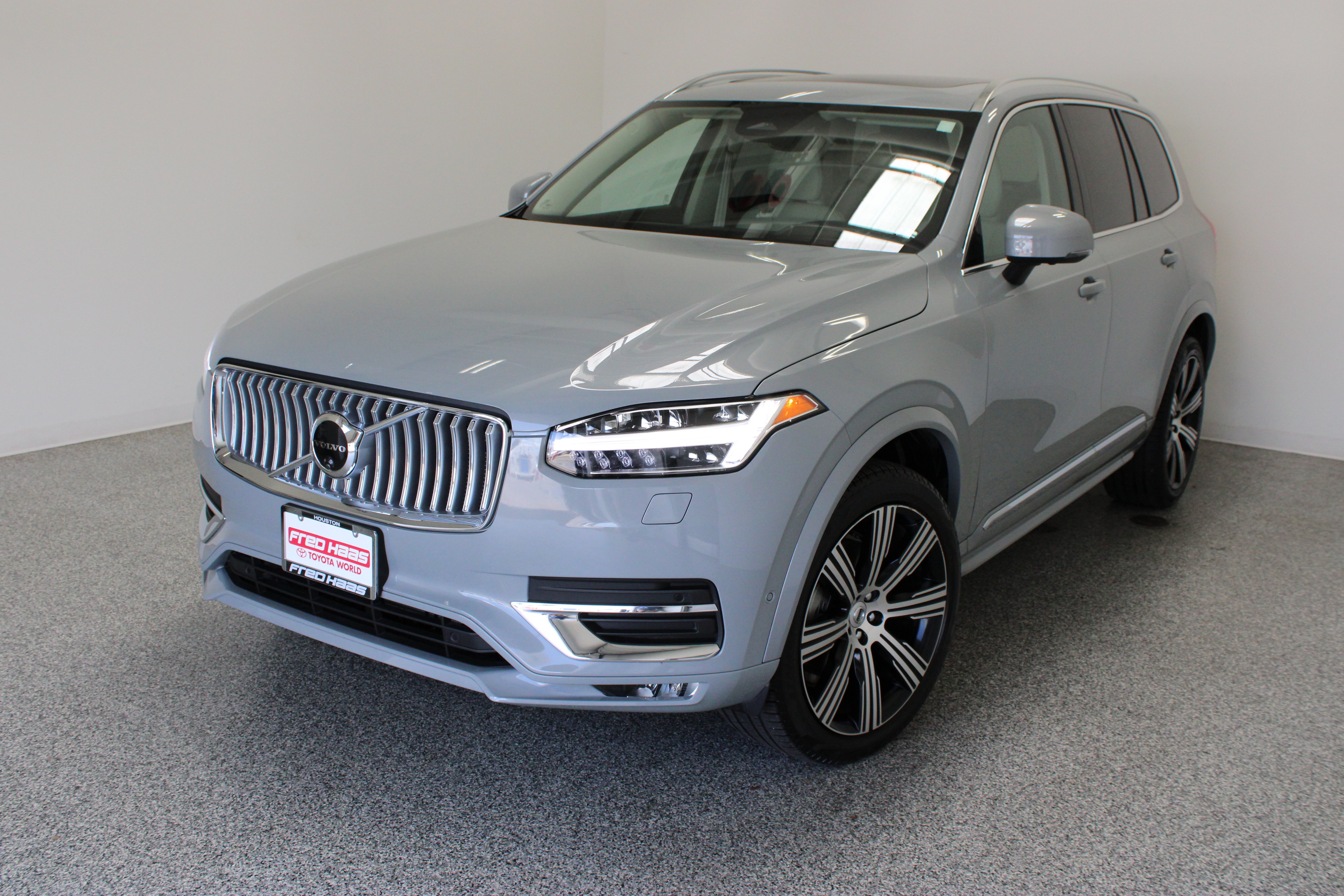 Used 2025 Volvo XC90 B6 Ultra w/ Protection Package Premier AWD/4WD image 2