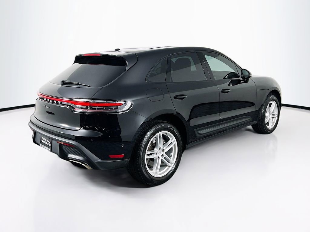 Certified 2023 Porsche Macan image 9