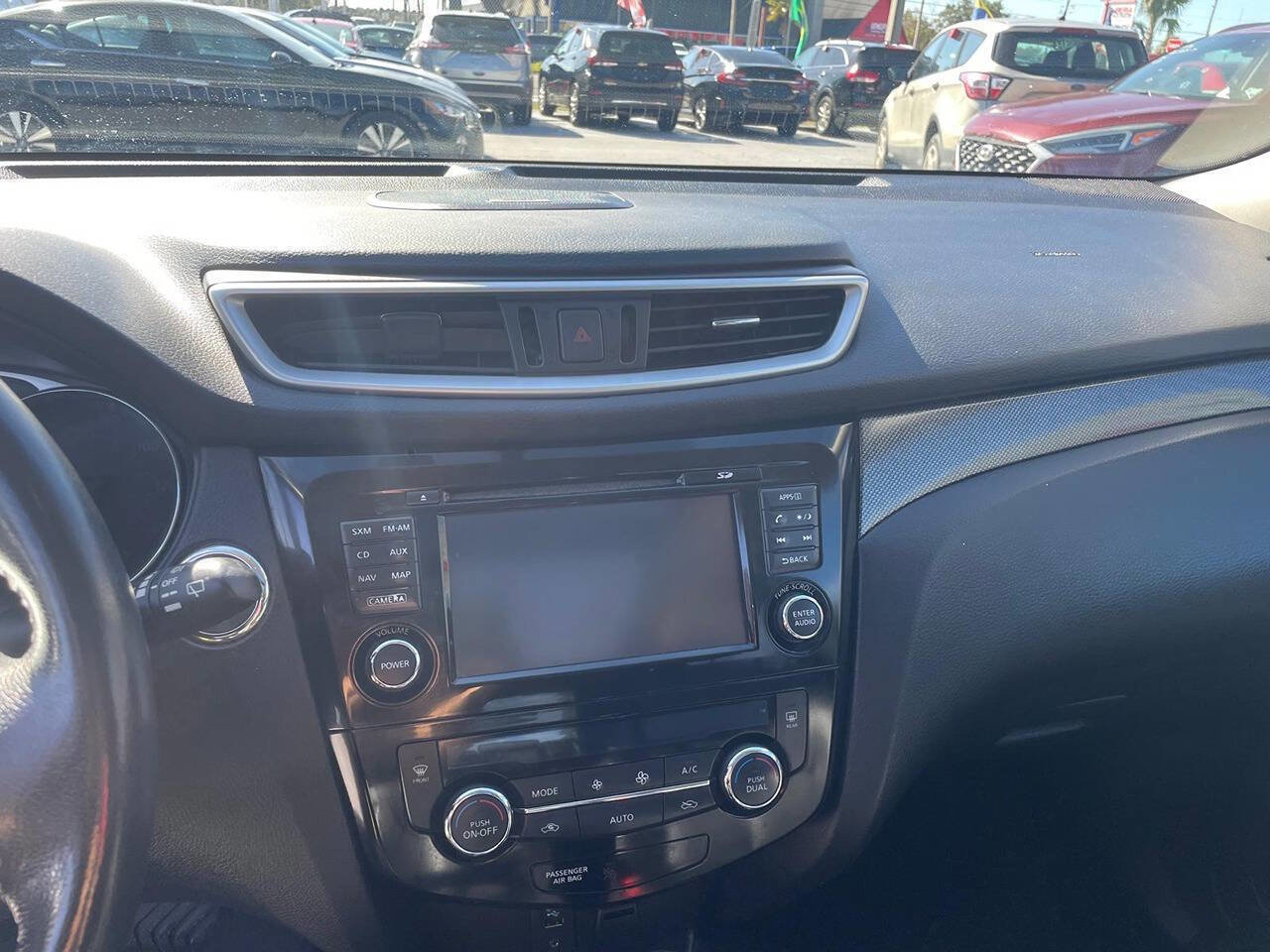 Used 2016 Nissan Rogue SL w/ SL Premium Package image 8