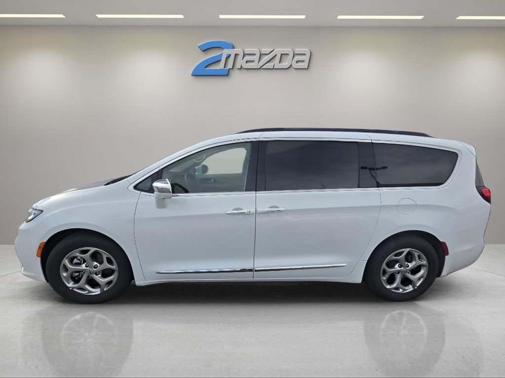Used 2022 Chrysler Pacifica Limited image 2