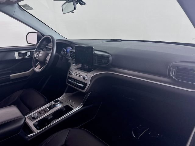 Certified 2022 Ford Explorer XLT w/ Equipment Group 202A image 30