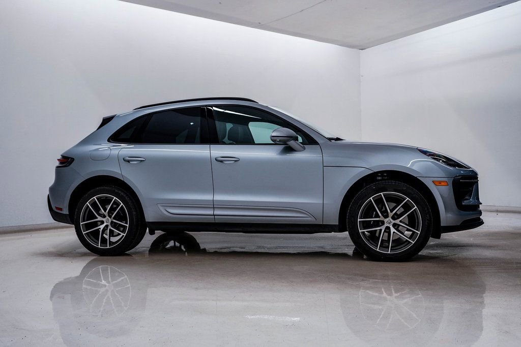 Certified 2025 Porsche Macan image 9