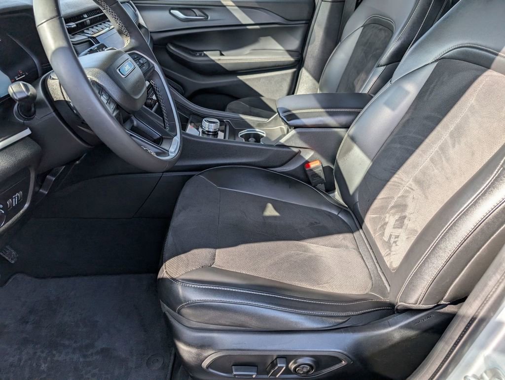 Used 2024 Jeep Grand Cherokee L Altitude image 20