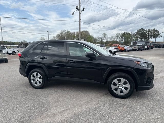 Used 2022 Toyota RAV4 LE image 12