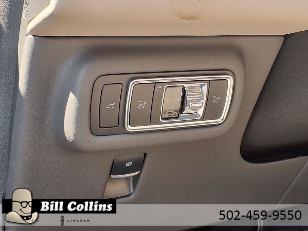 New 2025 Lincoln Nautilus Reserve w/ Jet Appearance Package AWD/4WD image 16