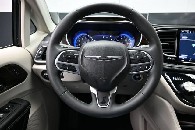 Certified 2024 Chrysler Pacifica Limited FWD image 28