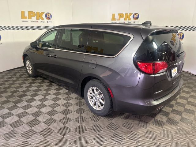 Used 2023 Chrysler Voyager LX FWD image 9