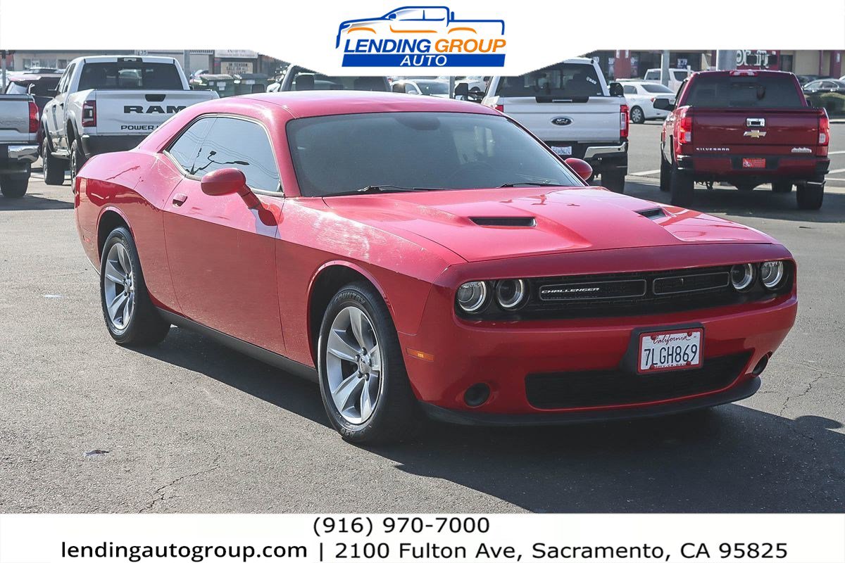 Used 2015 Dodge Challenger SXT image 5