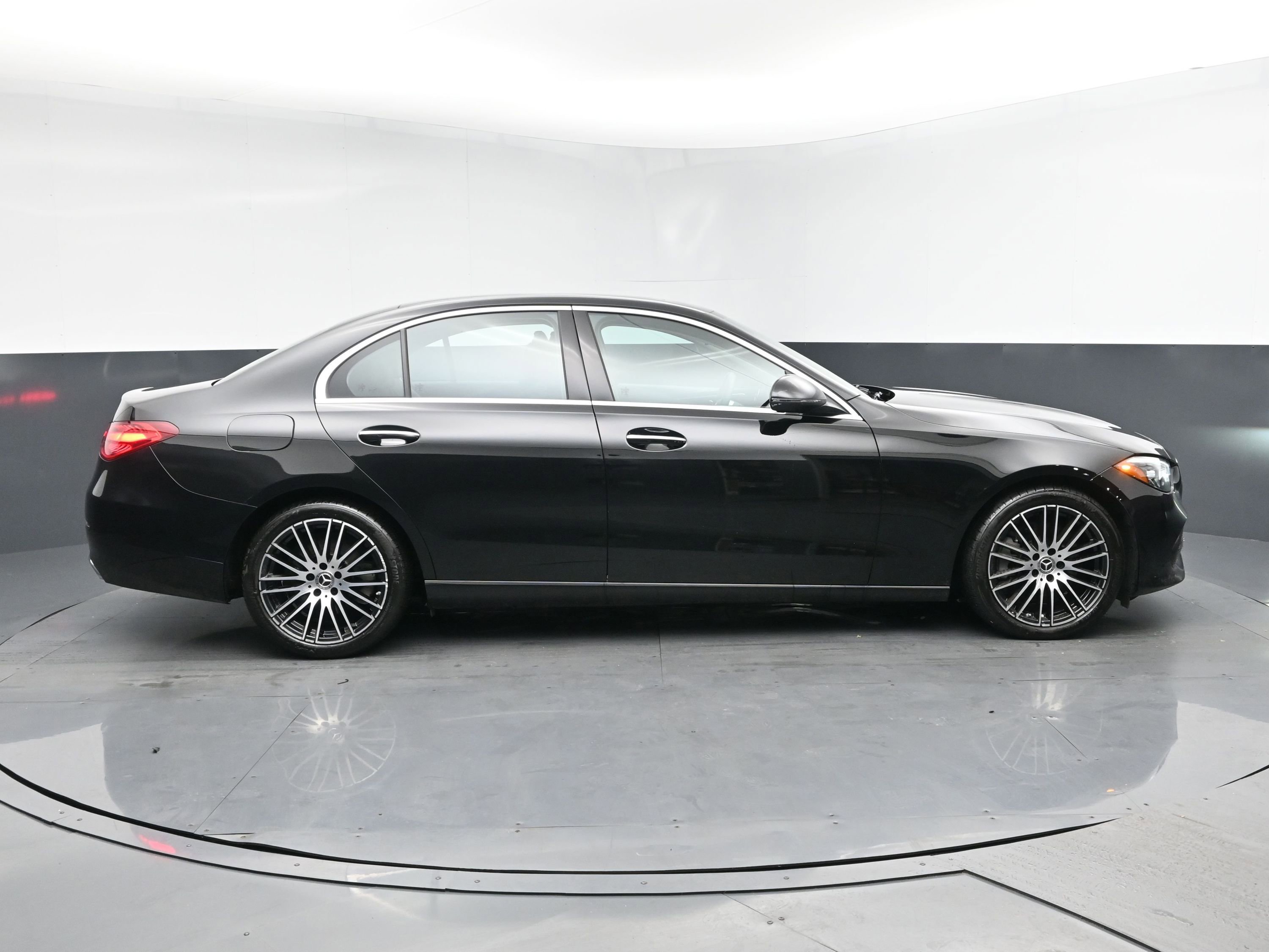 Used 2023 Mercedes-Benz C 300 Sedan image 3