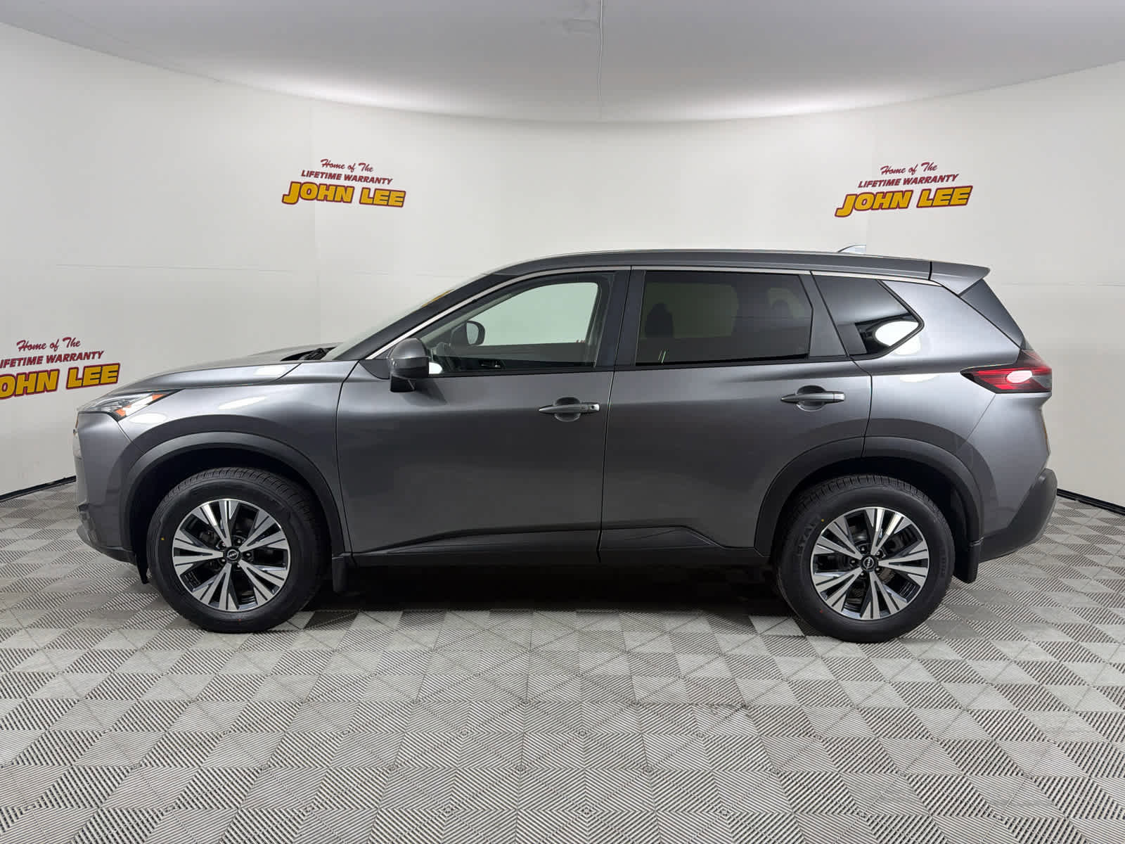 Used 2023 Nissan Rogue SV AWD/4WD image 2