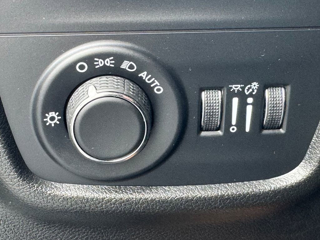 Used 2024 Jeep Grand Cherokee Altitude image 21