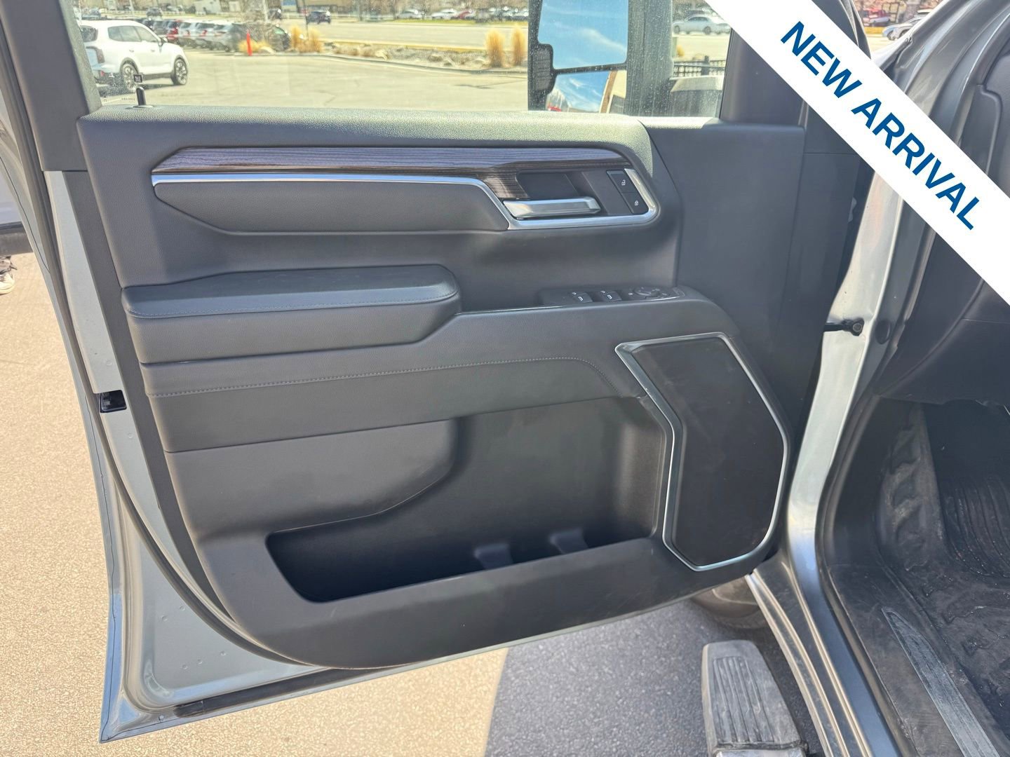 Used 2025 Chevrolet Silverado 2500 LT w/ Convenience Package image 17