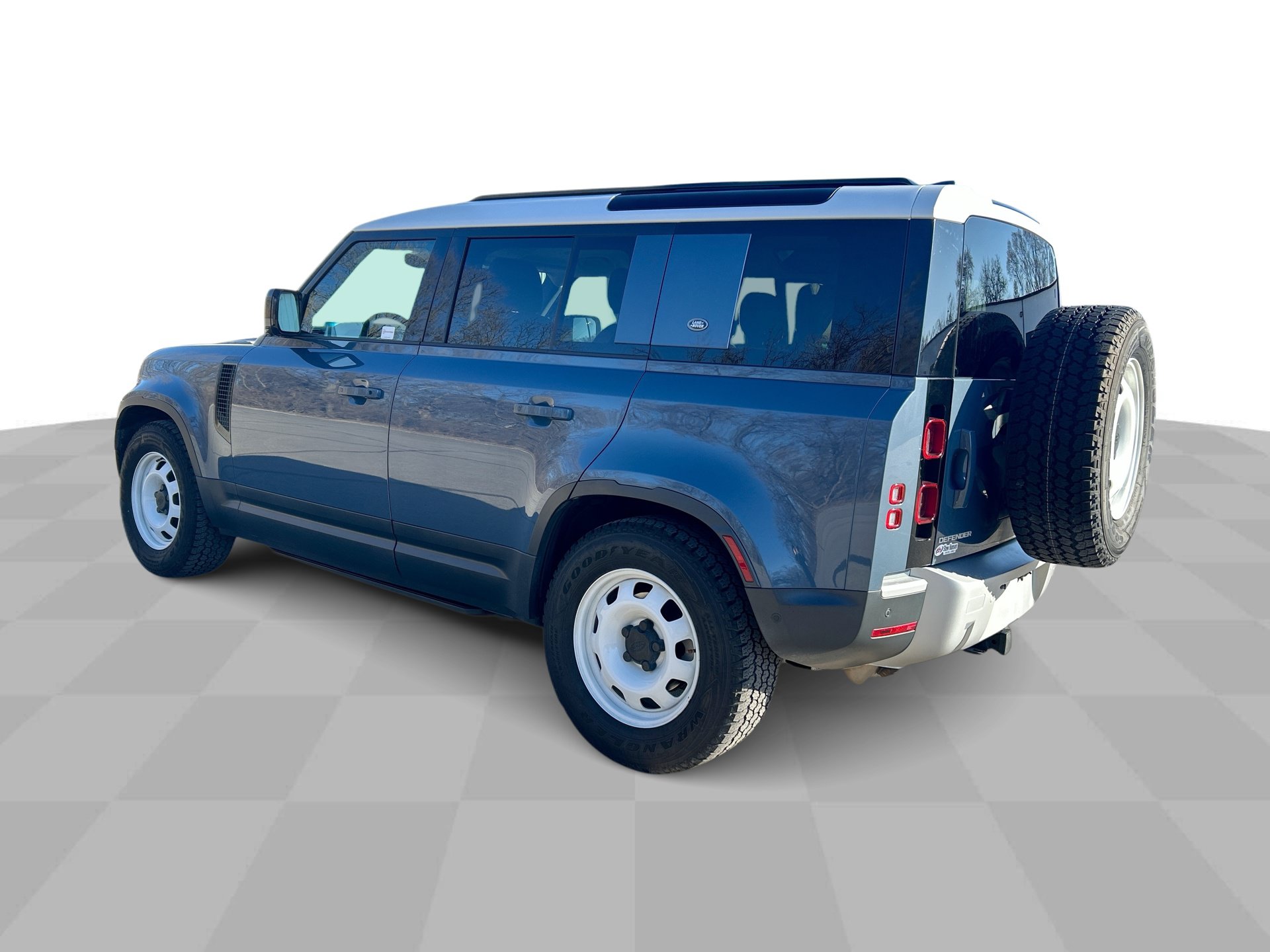 Used 2022 Land Rover Defender 110 S AWD/4WD image 7