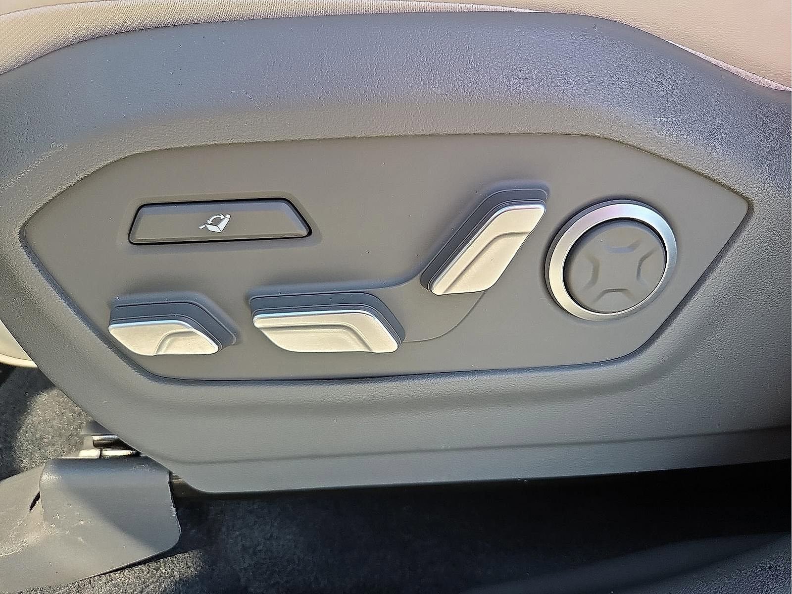 Used 2024 Hyundai Santa Fe Calligraphy image 15