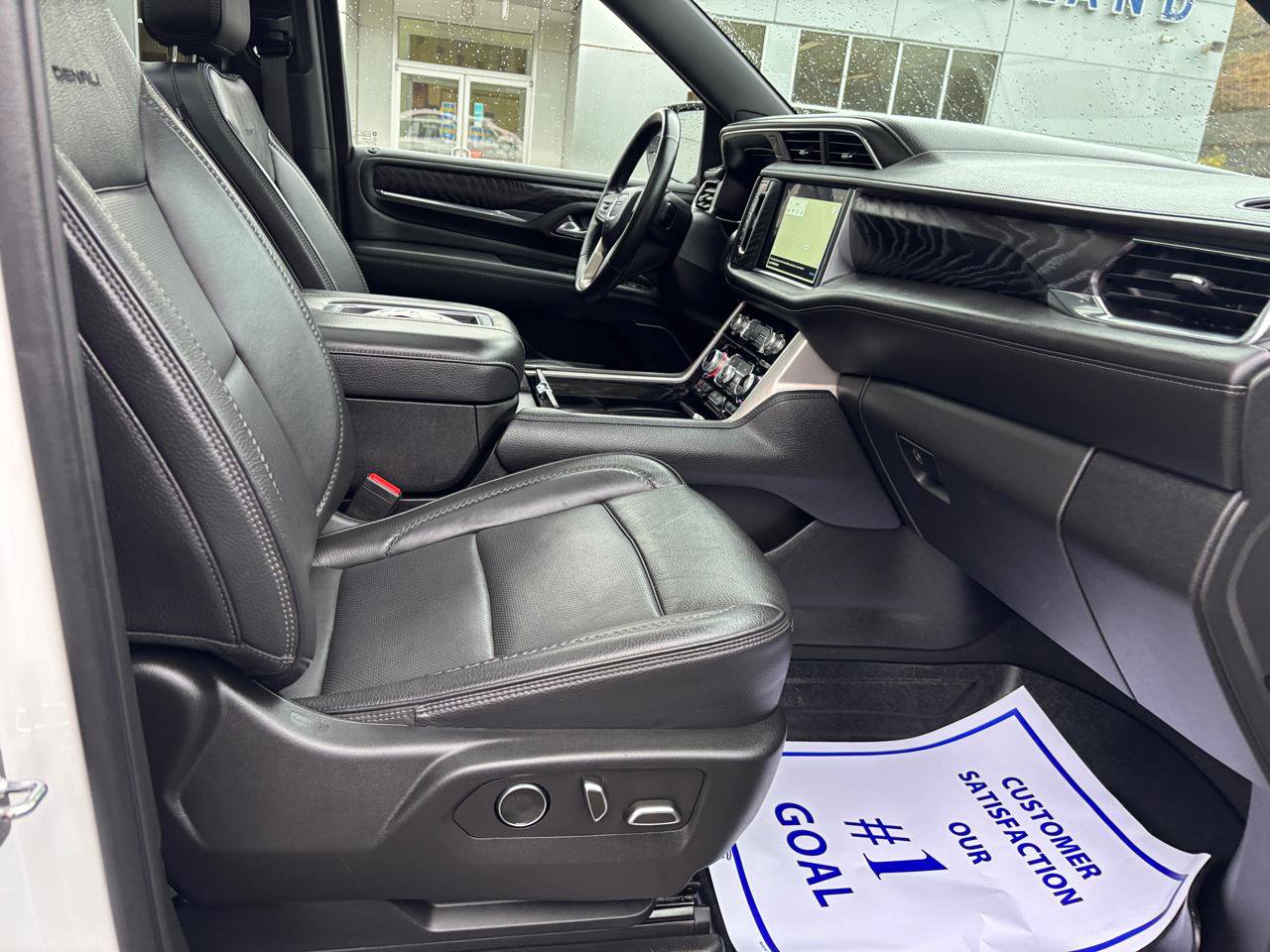 Used 2023 GMC Yukon XL Denali AWD/4WD image 17