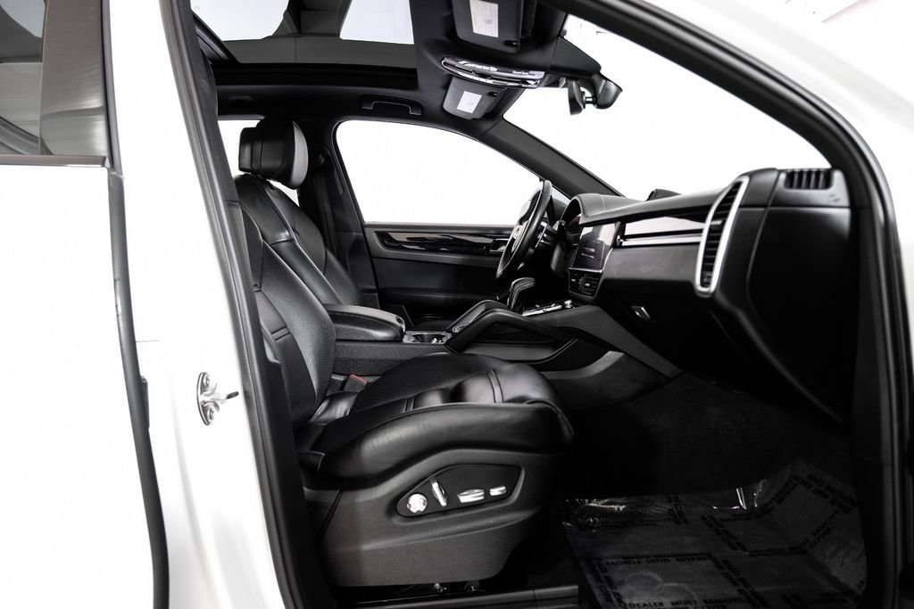 Used 2019 Porsche Cayenne S image 39