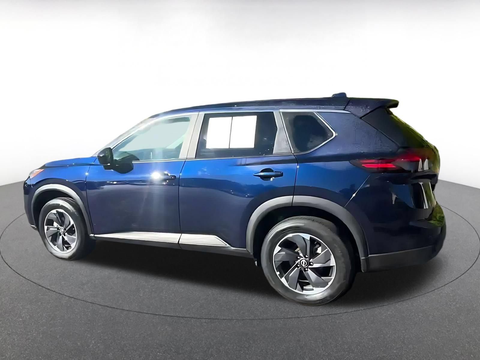 Used 2025 Nissan Rogue SV FWD image 9