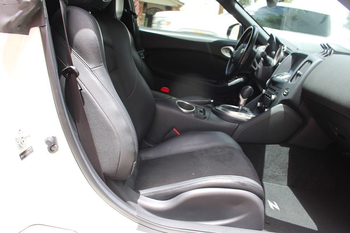 Used 2019 Nissan 370Z Touring Sport RWD image 12