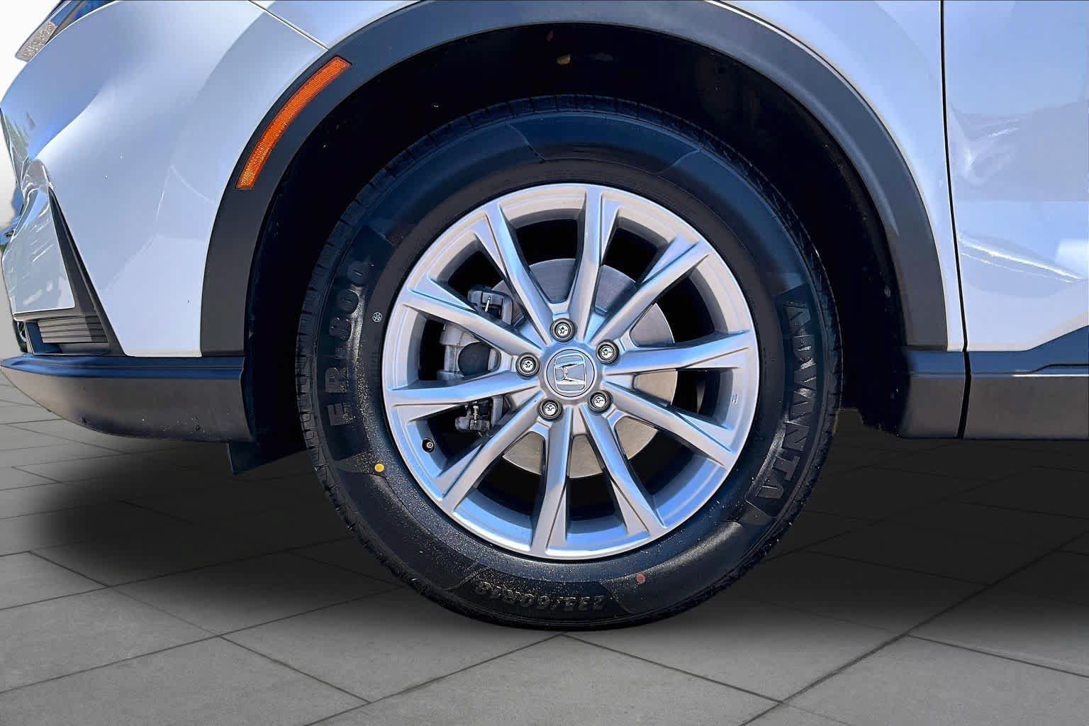 Used 2025 Honda CR-V EX image 11