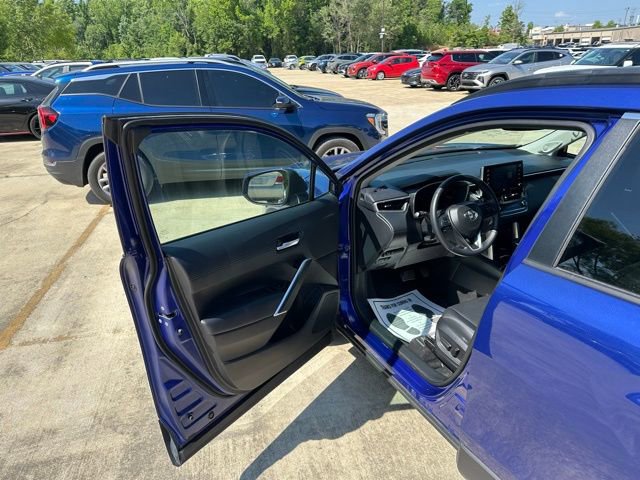Used 2022 Toyota Corolla Cross XLE w/ Convenience Package AWD/4WD image 11