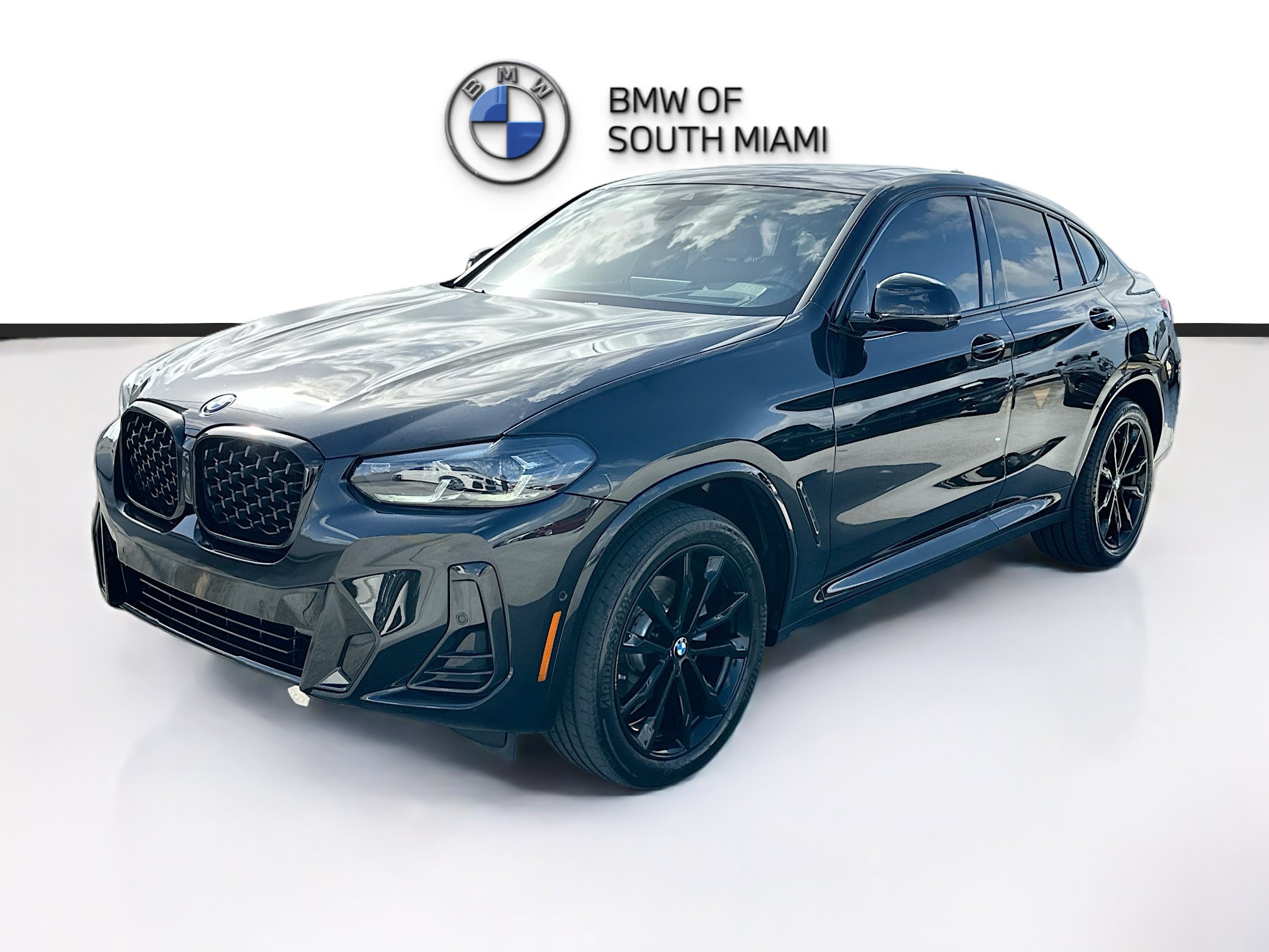 Used 2025 BMW X4 xDrive30i w/ M Sport Package AWD/4WD image 3