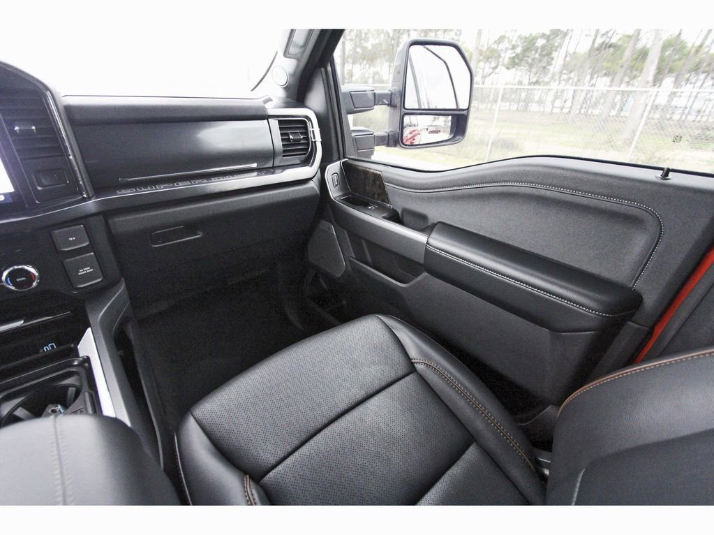 Used 2025 Ford F250 Lariat w/ Black Appearance Package image 12