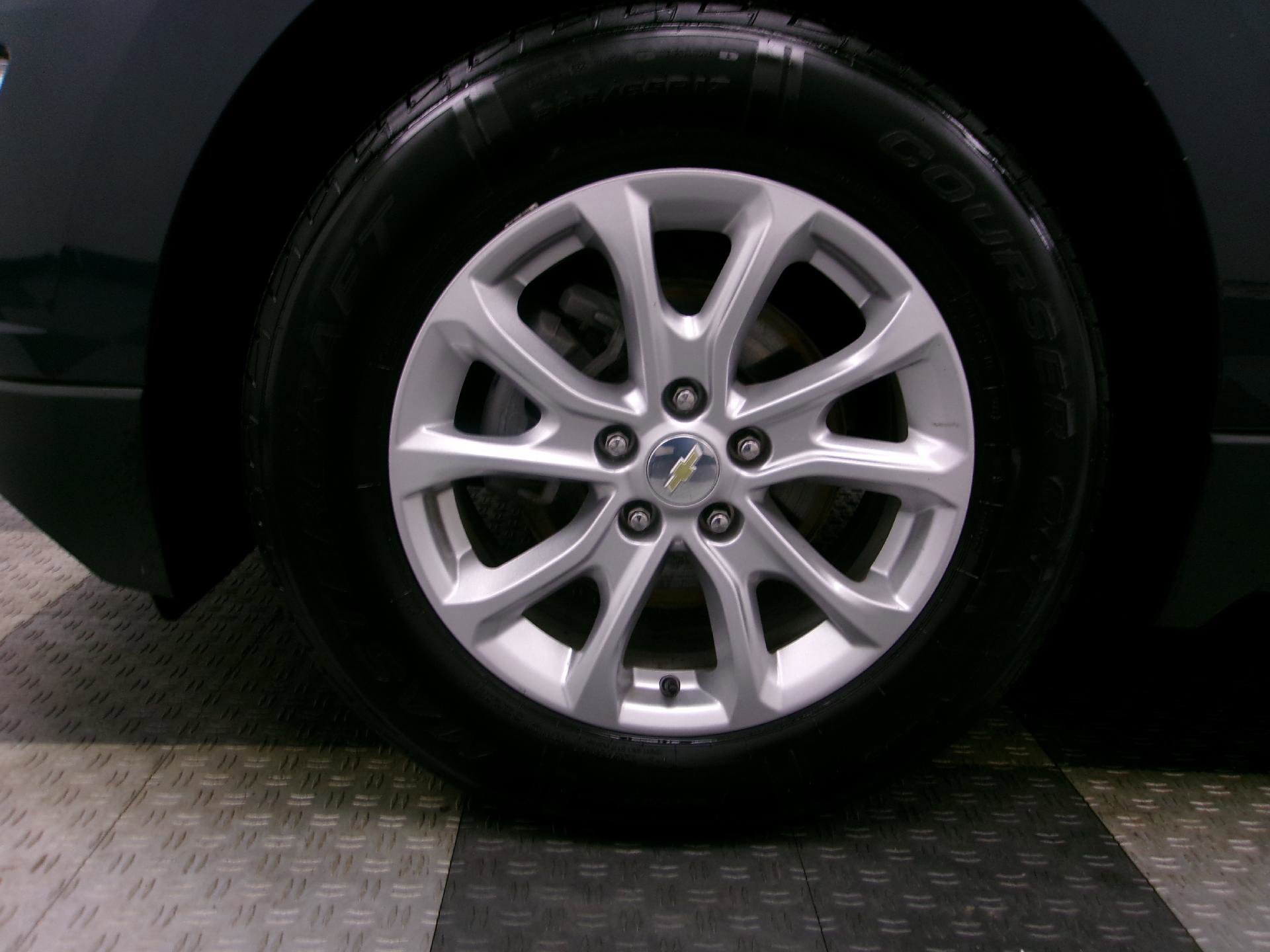 Used 2019 Chevrolet Equinox LS FWD image 7