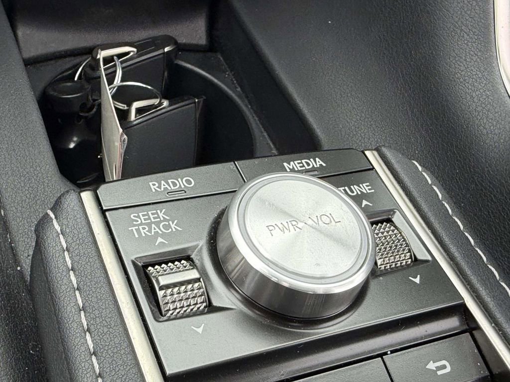 Used 2023 Lexus LC 500 Convertible image 25