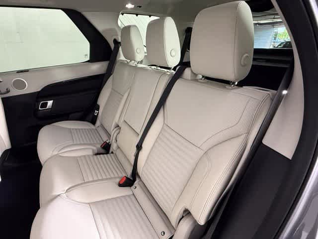 New 2026 Land Rover Discovery S AWD/4WD image 19