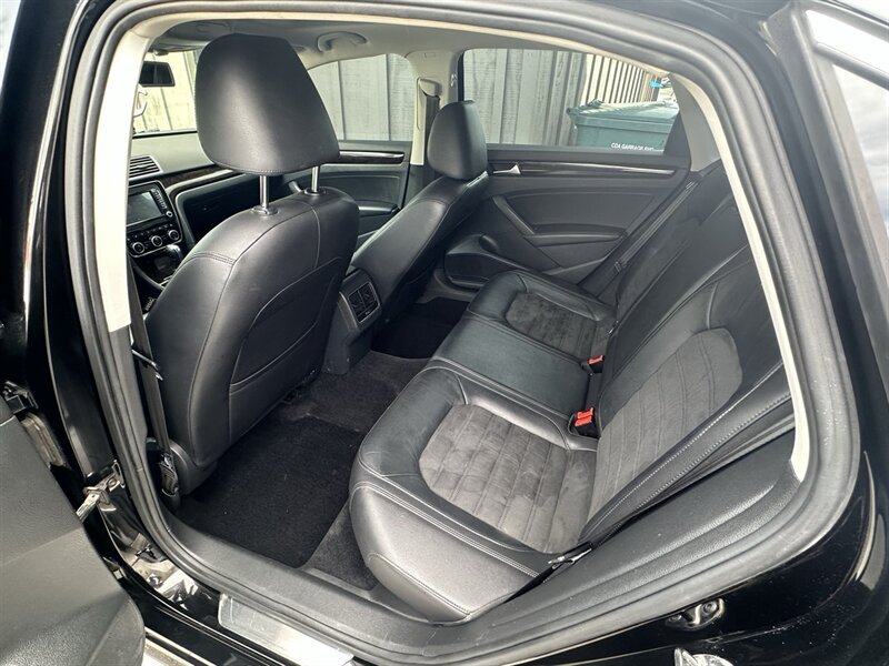 Used 2014 Volkswagen Passat TDI SEL Premium FWD image 17